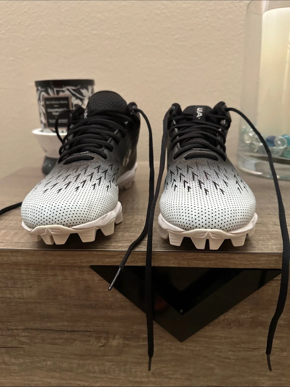 Under Armour Men's Black and White Gradient Athletic cleats Shoes